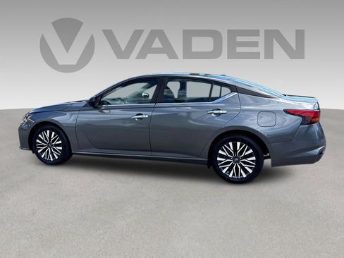Used 2024 Nissan Altima 2.5 SV FWD image 21