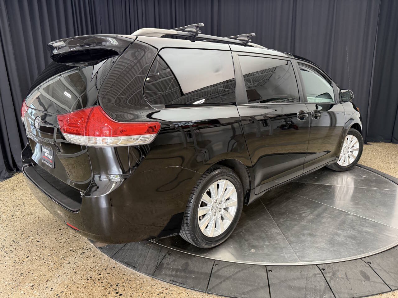 Used 2013 Toyota Sienna XLE AWD/4WD image 9