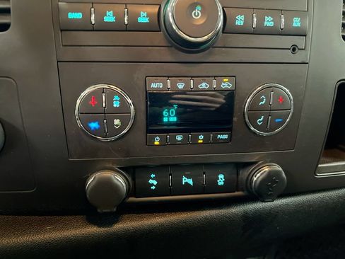 Used 2012 Chevrolet Silverado 2500 LT w/ Interior Plus Package AWD/4WD image 15