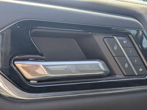 Used 2025 GMC Yukon Denali AWD/4WD image 14