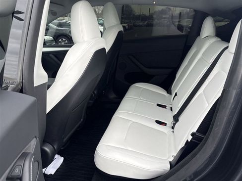 Used 2024 Tesla Model Y Long Range image 24