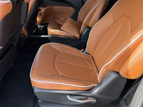 New 2026 Chrysler Pacifica Pinnacle image 17
