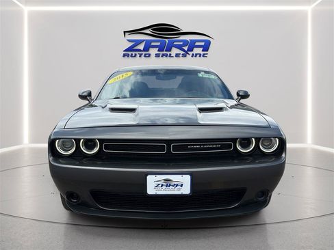 Used 2015 Dodge Challenger SXT RWD image 2