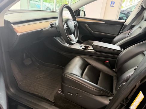 Used 2023 Tesla Model Y 2WD image 9
