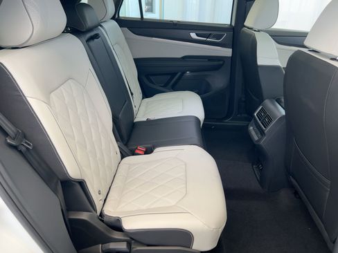 New 2026 Volkswagen Atlas Cross Sport SEL Premium R-Line image 27