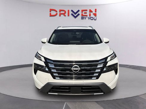 Used 2025 Nissan Rogue SL w/ SL Premium Package FWD image 8