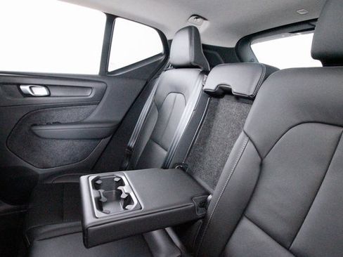 Certified 2025 Volvo XC40 B5 Plus image 26