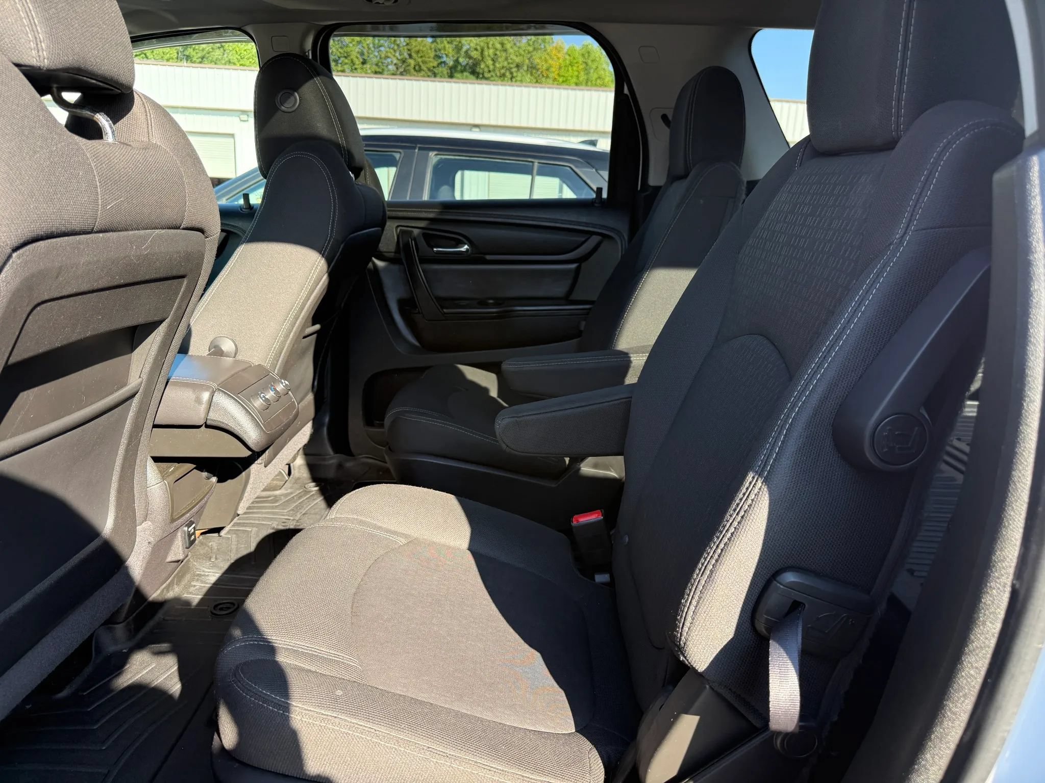 Used 2016 GMC Acadia SLE AWD/4WD image 21