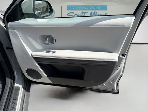 Used 2024 Hyundai Ioniq 5 Limited image 34
