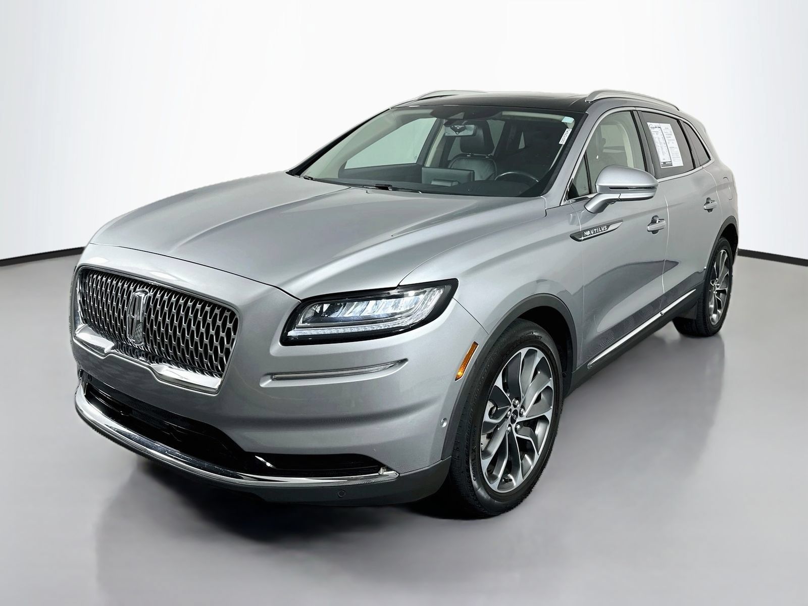 Used 2022 Lincoln Nautilus Reserve w/ Equipment Group 201A AWD/4WD image 3