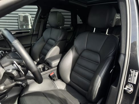 Certified 2026 Porsche Macan AWD/4WD image 5