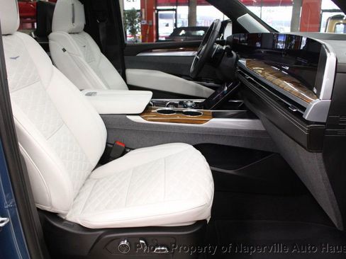 Used 2025 Cadillac Escalade ESV Sport Platinum w/ LPO, ONYX Package image 59