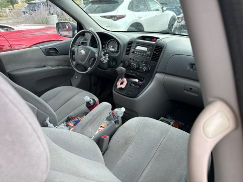 Used 2008 Kia Sedona LX FWD image 10