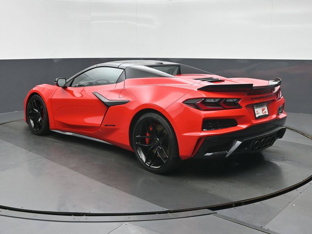Used 2025 Chevrolet Corvette Z06 RWD image 5
