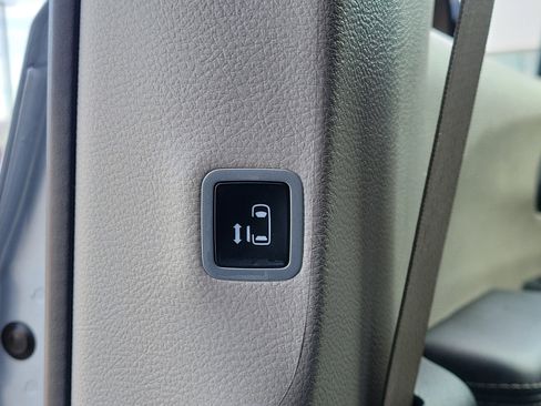 Used 2024 Chrysler Pacifica Touring-L image 14