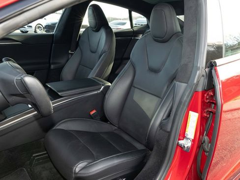 Used 2022 Tesla Model S Plaid image 3