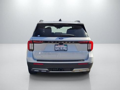 Used 2026 Ford Explorer Active w/ Active Comfort Package RWD image 5