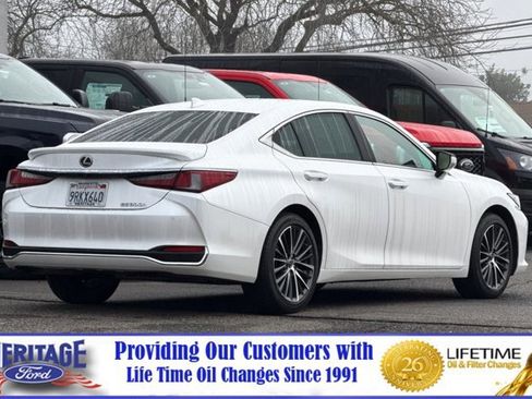 Used 2025 Lexus ES 300h w/ Premium Package image 4