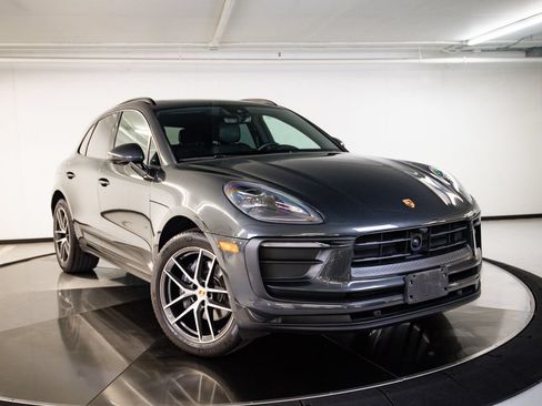 Certified 2024 Porsche Macan AWD/4WD image 9