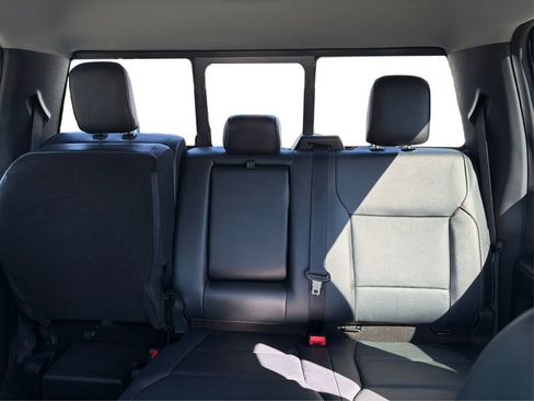 Used 2023 Ford F150 Lariat w/ Trailer Tow Package image 15