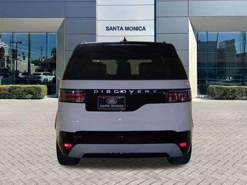 New 2026 Land Rover Discovery Limited Edition image 4