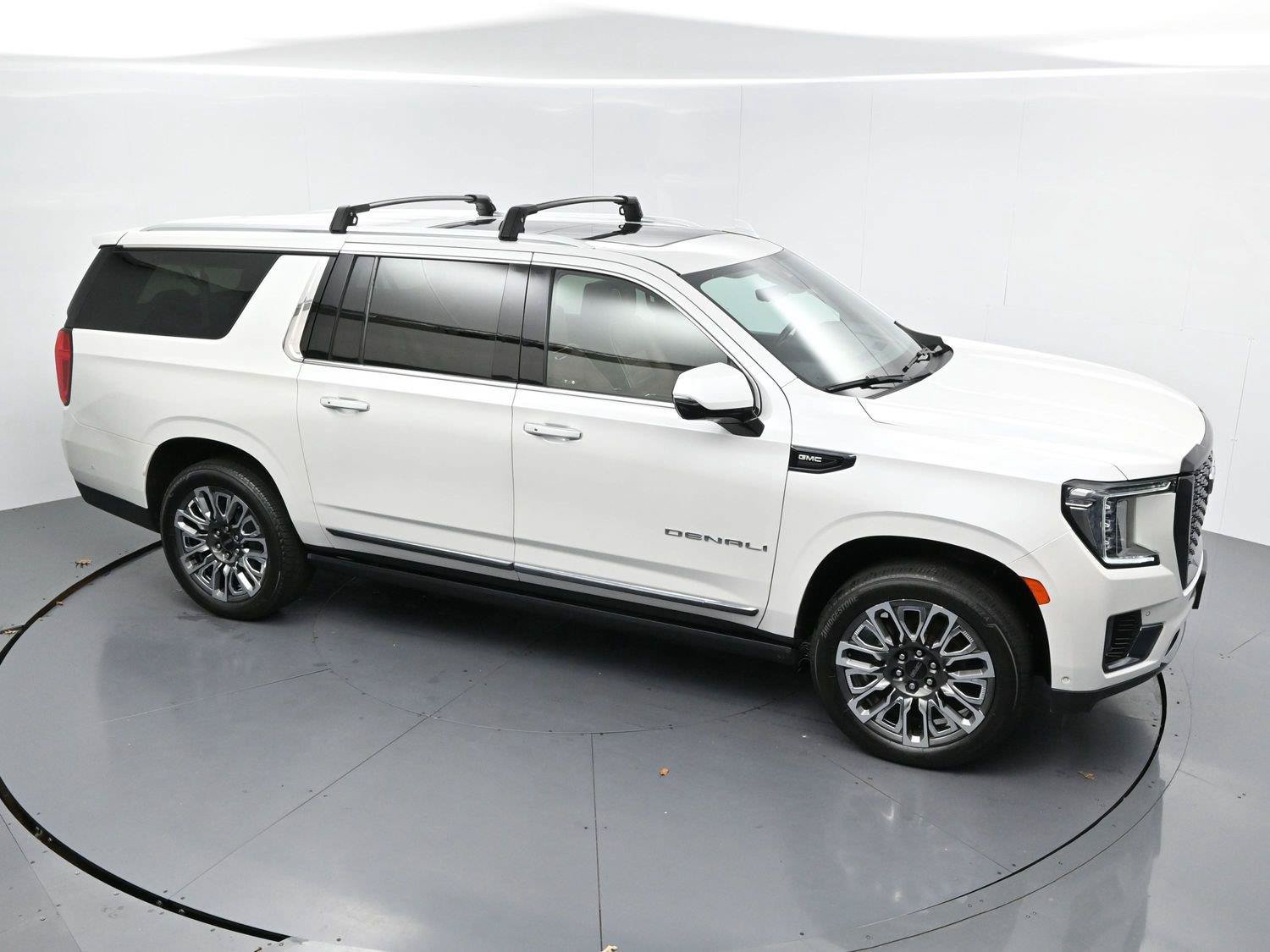Used 2023 GMC Yukon XL Denali Ultimate AWD/4WD image 42