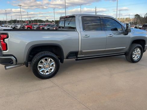 Used 2025 Chevrolet Silverado 2500 High Country w/ Z71 Off-Road Package image 9