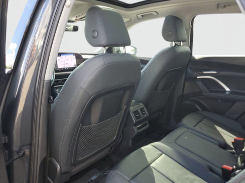 Used 2025 Audi Q5 Premium w/ Convenience Package image 15