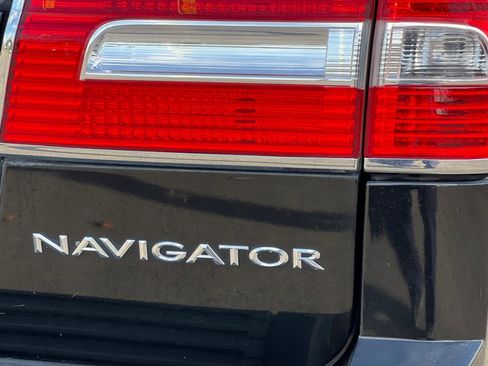 Used 2014 Lincoln Navigator 4WD image 24