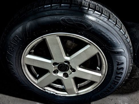 Used 2004 Volvo XC90 2.5T image 32