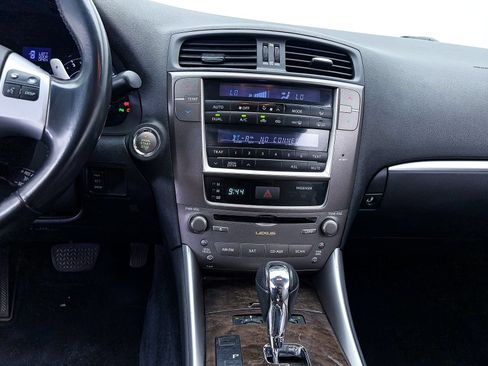 Used 2013 Lexus IS 250C w/ Luxury Pkg RWD image 4