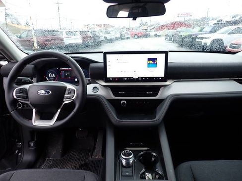 Used 2025 Ford Explorer Active image 18