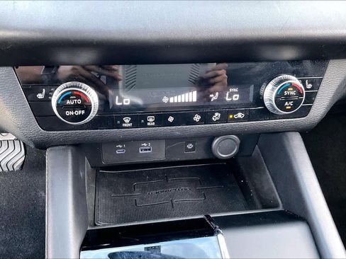 Used 2022 Mitsubishi Outlander SE image 32