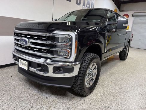 Used 2023 Ford F250 Lariat w/ Lariat Ultimate Package AWD/4WD image 3