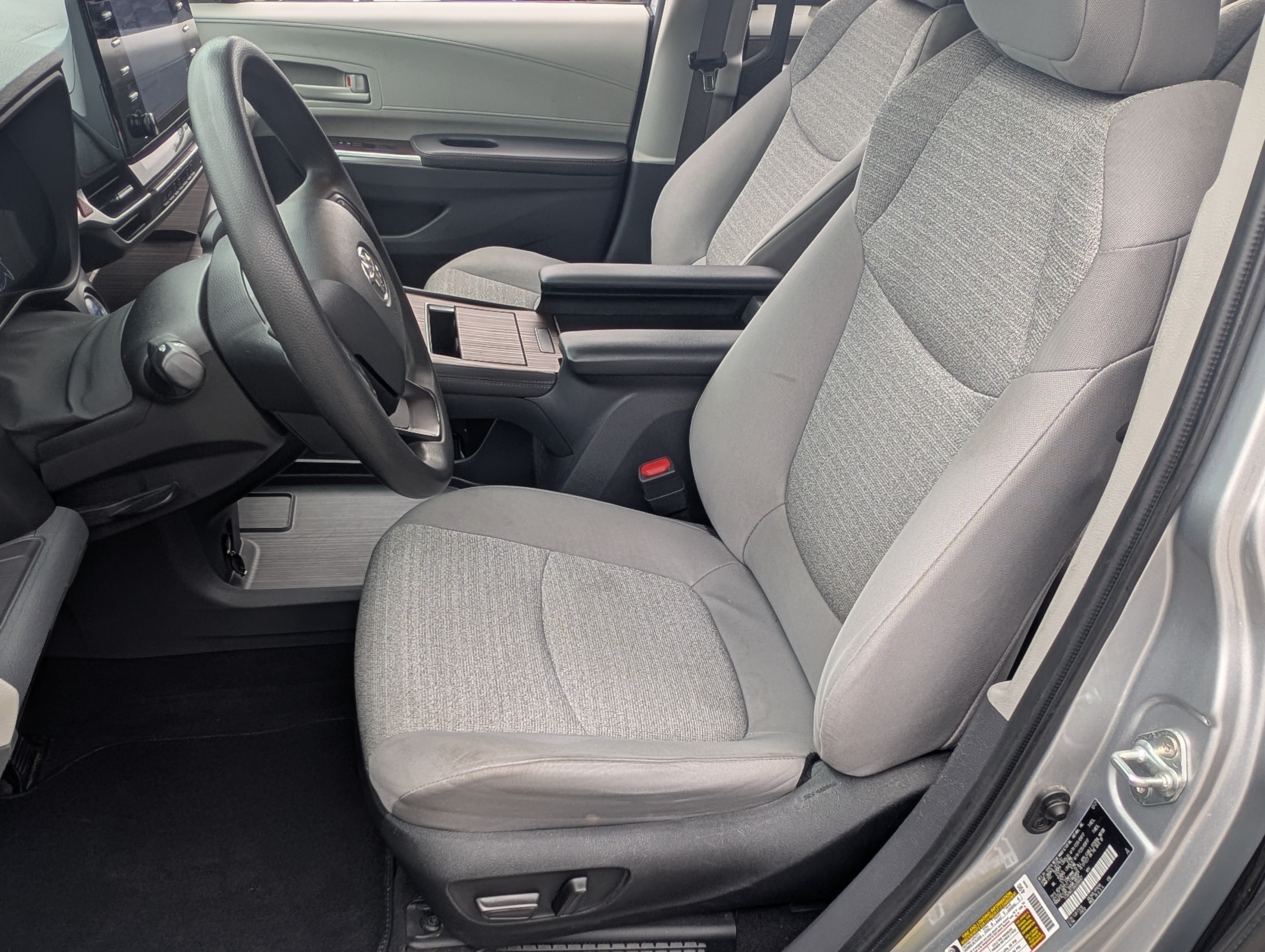 Used 2022 Toyota Sienna LE FWD image 16