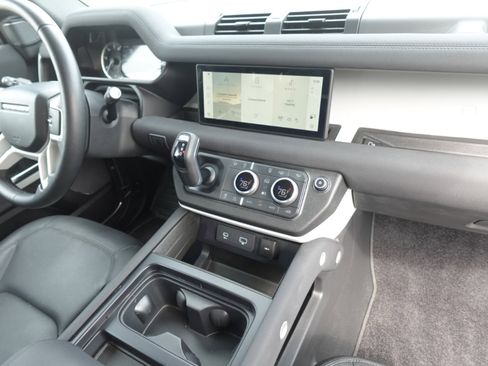 Used 2023 Land Rover Defender 90 S image 12