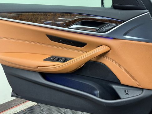 Used 2017 BMW 540i xDrive w/ Premium Package image 9