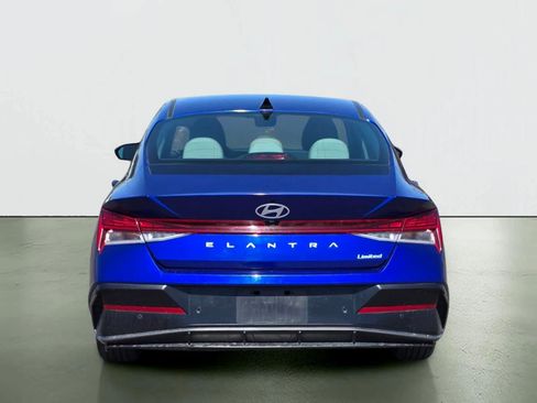 Used 2024 Hyundai Elantra Limited FWD image 5