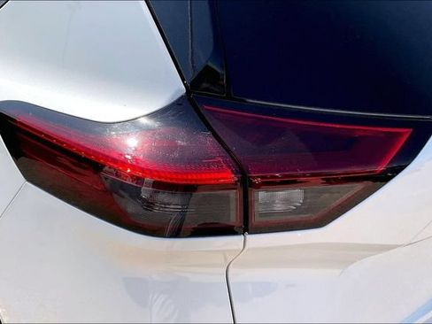 Used 2022 Nissan Rogue SL w/ SL Premium Package FWD image 28