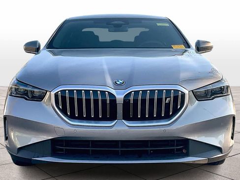 Used 2026 BMW i5 eDrive40 w/ Premium Package image 3