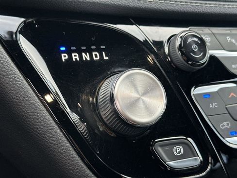 Used 2020 Chrysler Pacifica Limited w/ Advanced Safetytec Group image 18