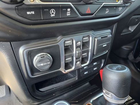 Used 2020 Jeep Wrangler Unlimited Sport image 22