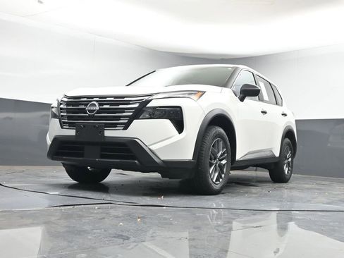 Used 2024 Nissan Rogue S image 25