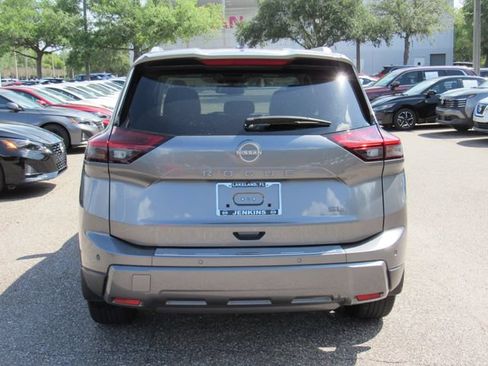Certified 2024 Nissan Rogue SL FWD image 5
