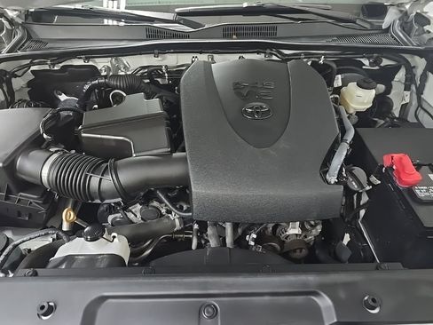 Used 2022 Toyota Tacoma SR AWD/4WD image 12