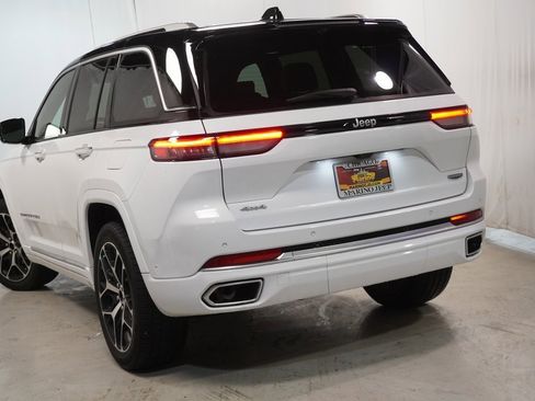 New 2023 Jeep Grand Cherokee Summit image 10