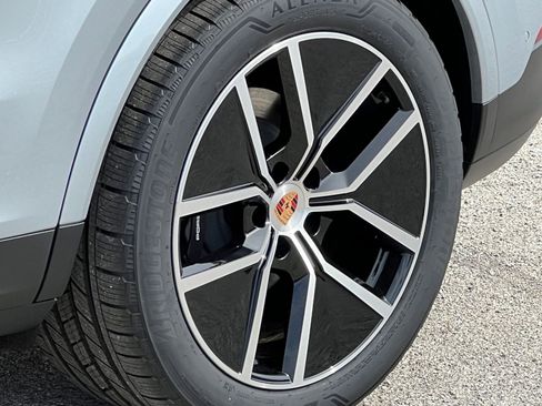New 2026 Porsche Cayenne E-Hybrid Coupe AWD/4WD image 12