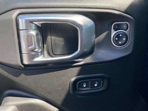 Used 2025 Jeep Gladiator Sport AWD/4WD image 20