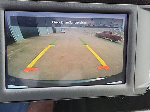 Used 2022 Chrysler Voyager LX image 21