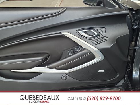 Used 2018 Chevrolet Camaro SS RWD image 9